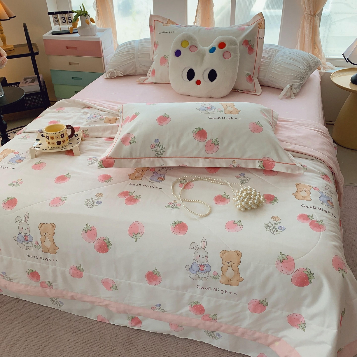 91家纺网 家纺一手货源 找家纺 莱豫家纺 2025春夏新款纯棉全棉夏被夏凉被四件套 草莓兔