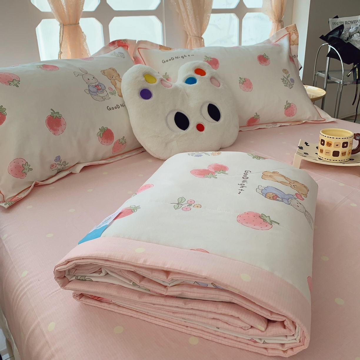 91家纺网 家纺一手货源 找家纺 莱豫家纺 2025春夏新款纯棉全棉夏被夏凉被四件套 草莓兔