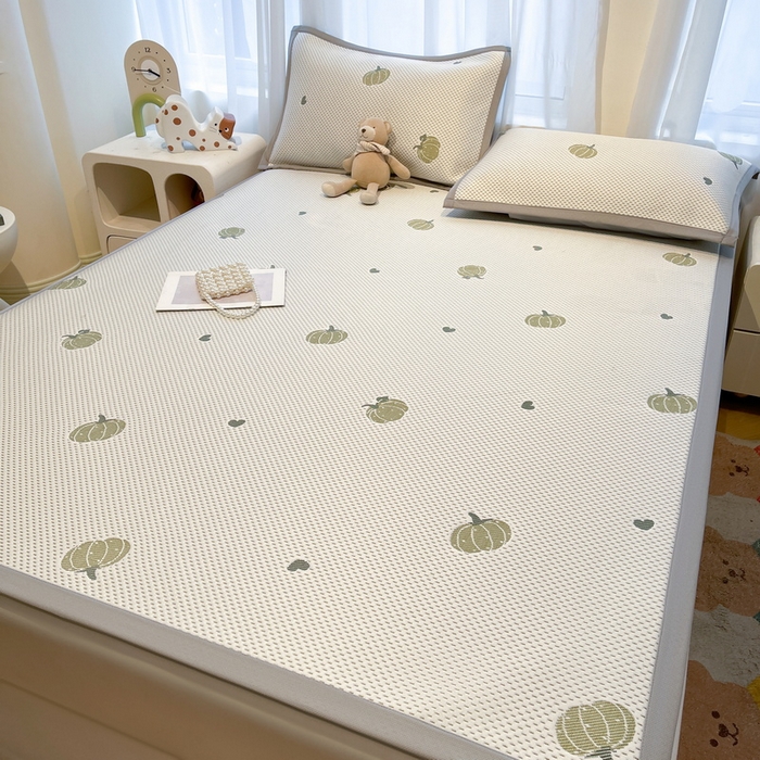 91家纺网 家纺一手货源 找家纺 LIFE.丽芙 2025春夏季新品A类针织提花冰凉豆豆凉感软席子平铺绑带款冰丝凉席三件套（450克）-风格二 南瓜-绿