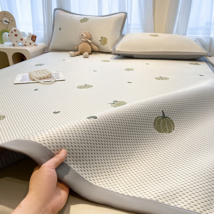 91家纺网 家纺一手货源 找家纺 LIFE.丽芙 2025春夏季新品A类针织提花冰凉豆豆凉感软席子平铺绑带款冰丝凉席三件套（450克）-风格二 南瓜-绿