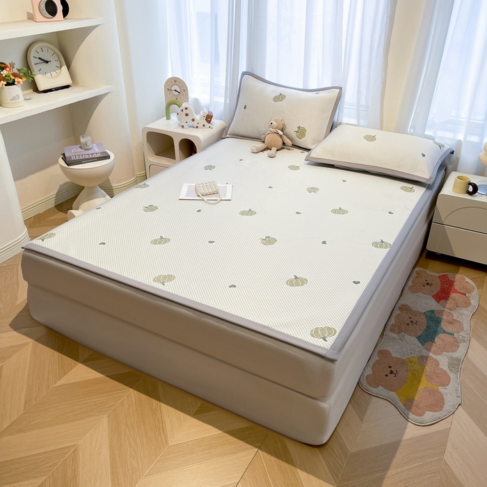 91家纺网 家纺一手货源 找家纺 LIFE.丽芙 2025春夏季新品A类针织提花冰凉豆豆凉感软席子平铺绑带款冰丝凉席三件套（450克）-风格二 南瓜-绿