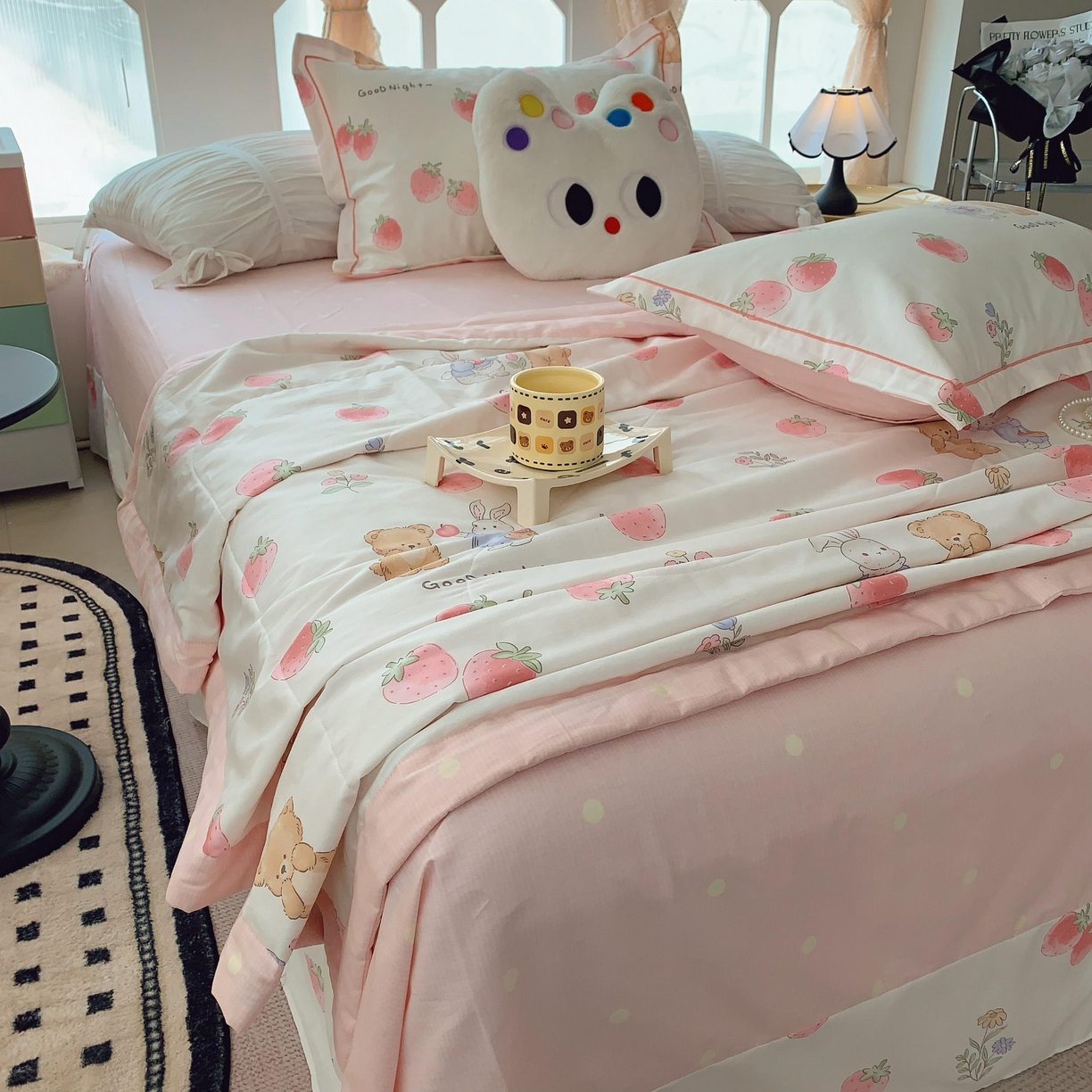 91家纺网 家纺一手货源 找家纺 莱豫家纺 2025春夏新款纯棉全棉夏被夏凉被四件套 草莓兔