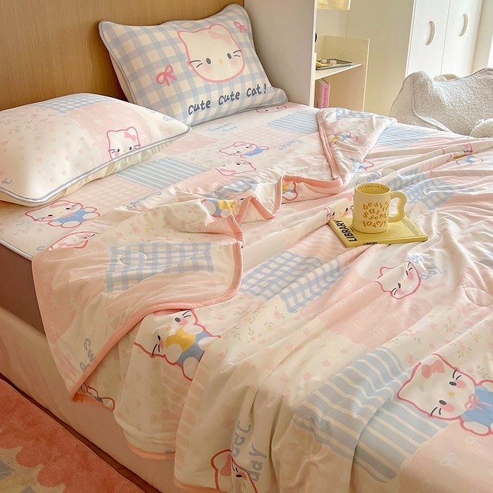 91家纺网 家纺一手货源 找家纺 葡萄家 2025年A类数码印花冰淇淋凉感冰丝凉席夏被夏凉被空调被 布丁猫