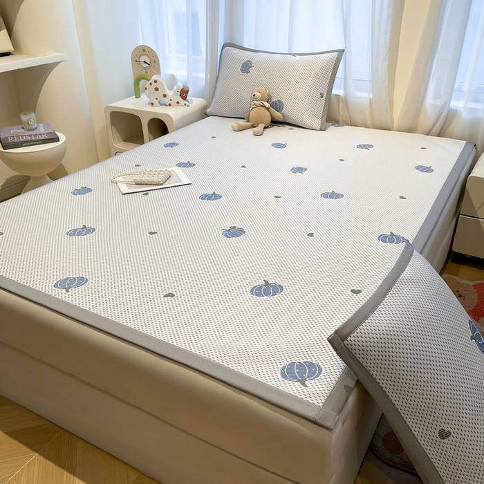 91家纺网 家纺一手货源 找家纺 LIFE.丽芙 2025春夏季新品A类针织提花冰凉豆豆凉感软席子平铺绑带款冰丝凉席三件套（450克）-风格二 南瓜-海蓝