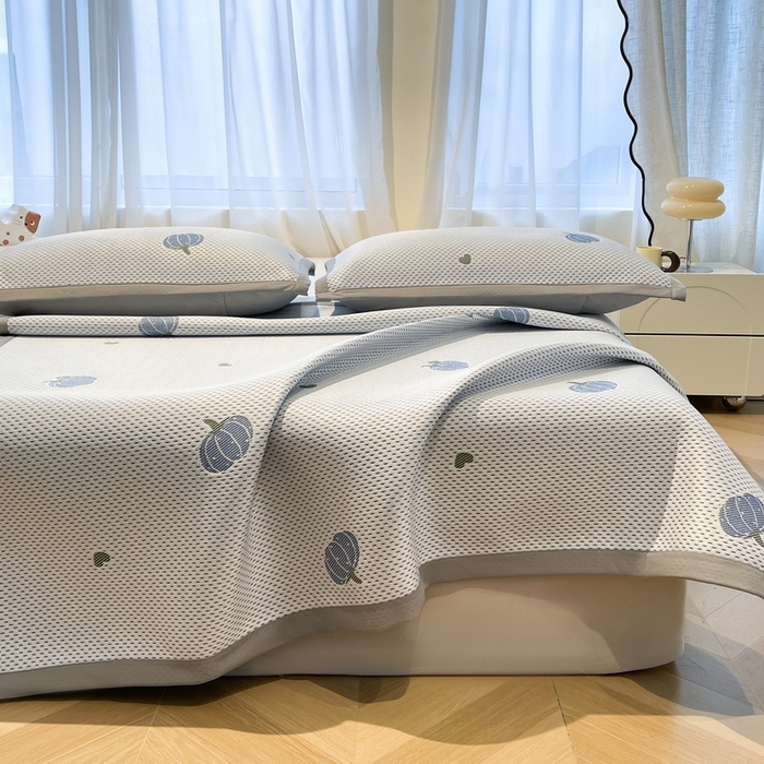 91家纺网 家纺一手货源 找家纺 LIFE.丽芙 2025春夏季新品A类针织提花冰凉豆豆凉感软席子平铺绑带款冰丝凉席三件套（450克）-风格二 南瓜-海蓝