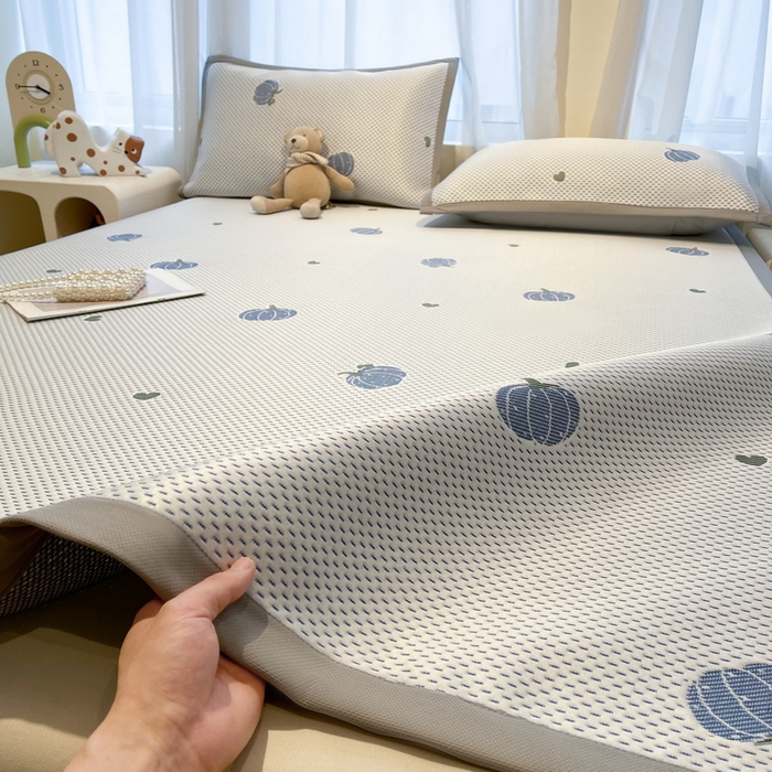 91家纺网 家纺一手货源 找家纺 LIFE.丽芙 2025春夏季新品A类针织提花冰凉豆豆凉感软席子平铺绑带款冰丝凉席三件套（450克）-风格二 南瓜-海蓝