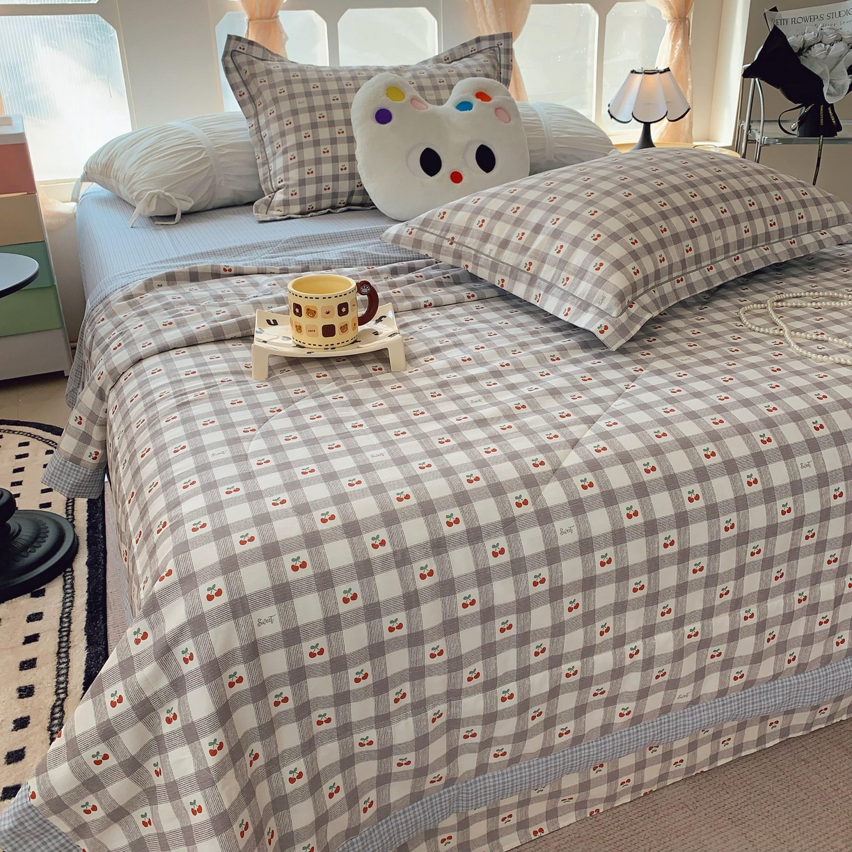 91家纺网 家纺一手货源 找家纺 莱豫家纺 2025春夏新款纯棉全棉夏被夏凉被四件套 格子樱桃灰