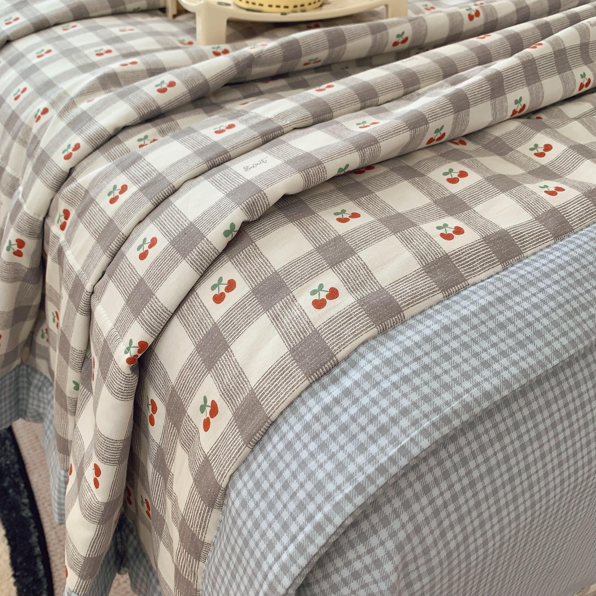 91家纺网 家纺一手货源 找家纺 莱豫家纺 2025春夏新款纯棉全棉夏被夏凉被四件套 格子樱桃灰