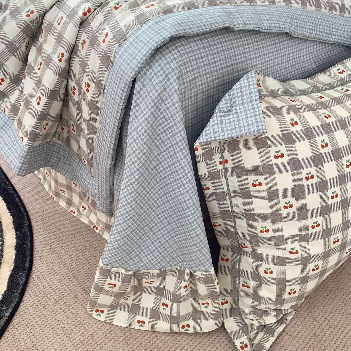 91家纺网 家纺一手货源 找家纺 莱豫家纺 2025春夏新款纯棉全棉夏被夏凉被四件套 格子樱桃灰