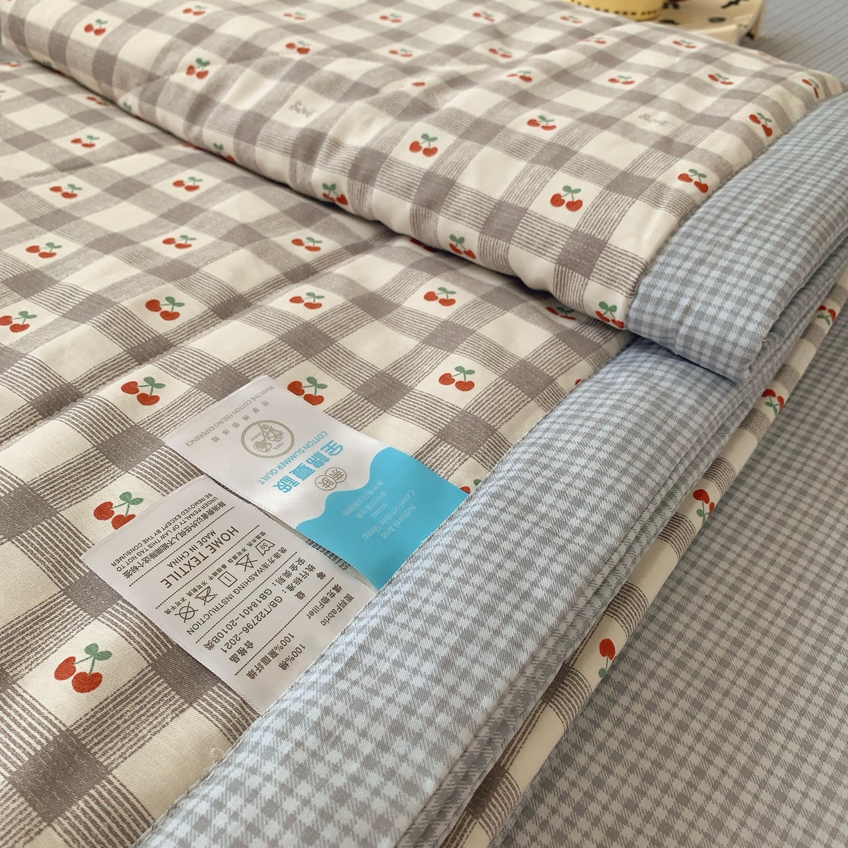 91家纺网 家纺一手货源 找家纺 莱豫家纺 2025春夏新款纯棉全棉夏被夏凉被四件套 格子樱桃灰