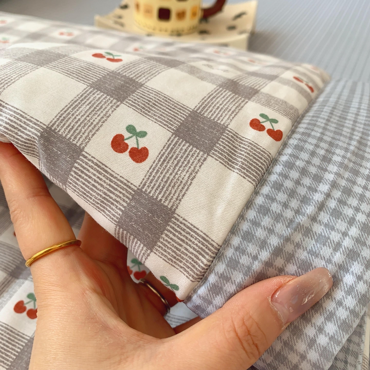 91家纺网 家纺一手货源 找家纺 莱豫家纺 2025春夏新款纯棉全棉夏被夏凉被四件套 格子樱桃灰