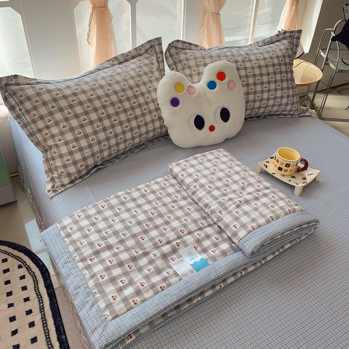 91家纺网 家纺一手货源 找家纺 莱豫家纺 2025春夏新款纯棉全棉夏被夏凉被四件套 格子樱桃灰