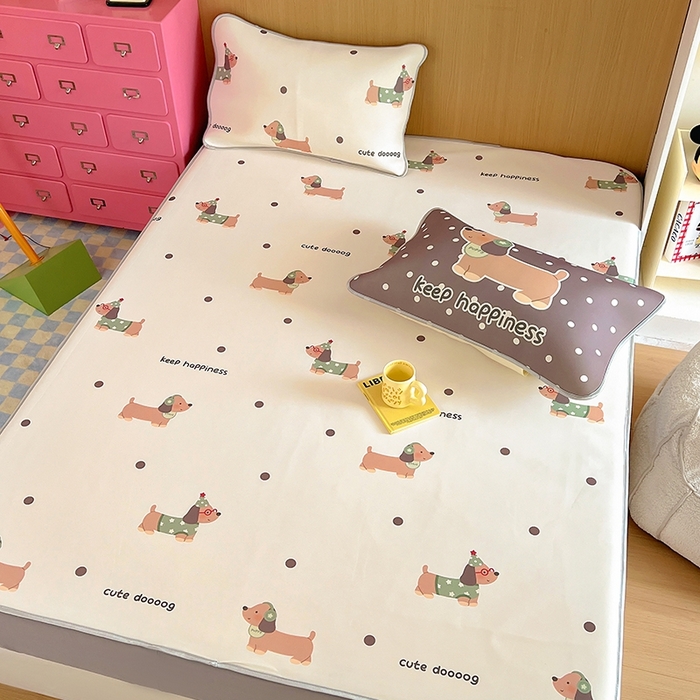 91家纺网 家纺一手货源 找家纺 葡萄家 2025年A类数码印花冰淇淋凉感冰丝凉席夏被夏凉被空调被 腊肠狗