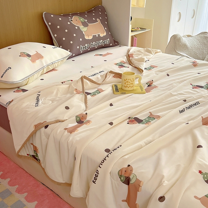 91家纺网 家纺一手货源 找家纺 葡萄家 2025年A类数码印花冰淇淋凉感冰丝凉席夏被夏凉被空调被 腊肠狗