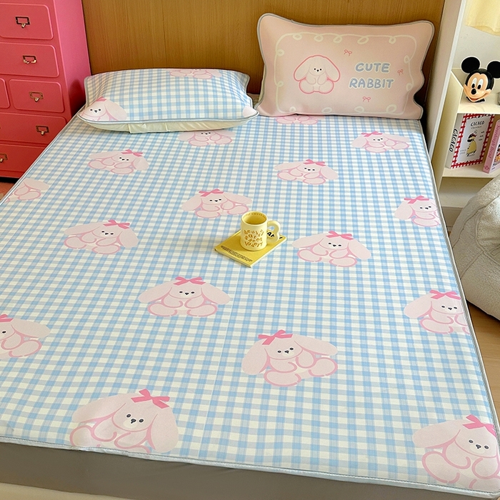 91家纺网 家纺一手货源 找家纺 葡萄家 2025年A类数码印花冰淇淋凉感冰丝凉席夏被夏凉被空调被 兰格粉兔