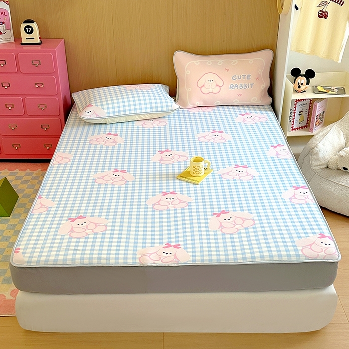 91家纺网 家纺一手货源 找家纺 葡萄家 2025年A类数码印花冰淇淋凉感冰丝凉席夏被夏凉被空调被 兰格粉兔