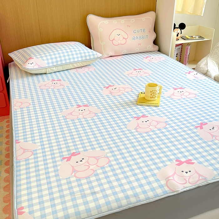 91家纺网 家纺一手货源 找家纺 葡萄家 2025年A类数码印花冰淇淋凉感冰丝凉席夏被夏凉被空调被 兰格粉兔