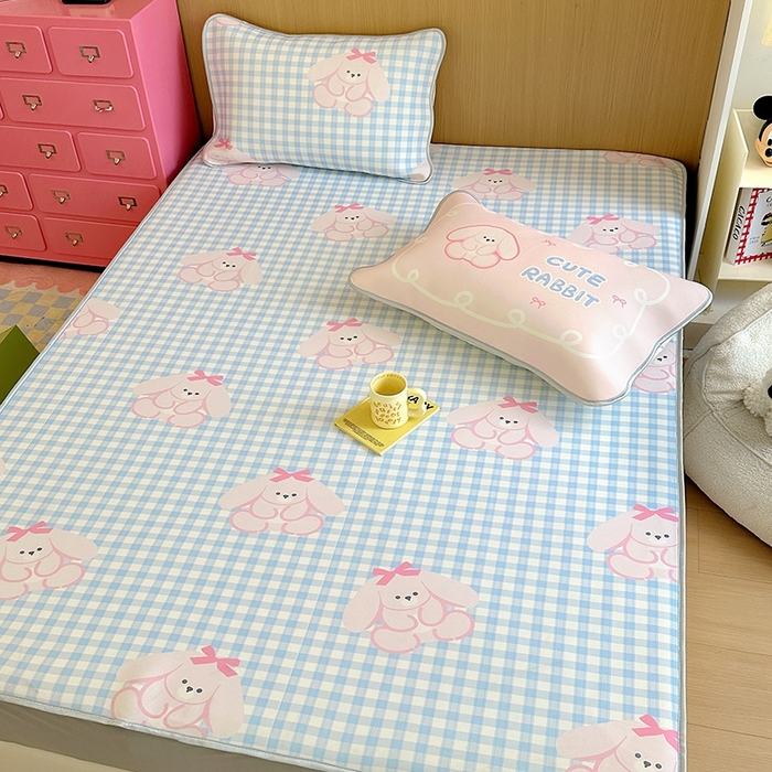 91家纺网 家纺一手货源 找家纺 葡萄家 2025年A类数码印花冰淇淋凉感冰丝凉席夏被夏凉被空调被 兰格粉兔