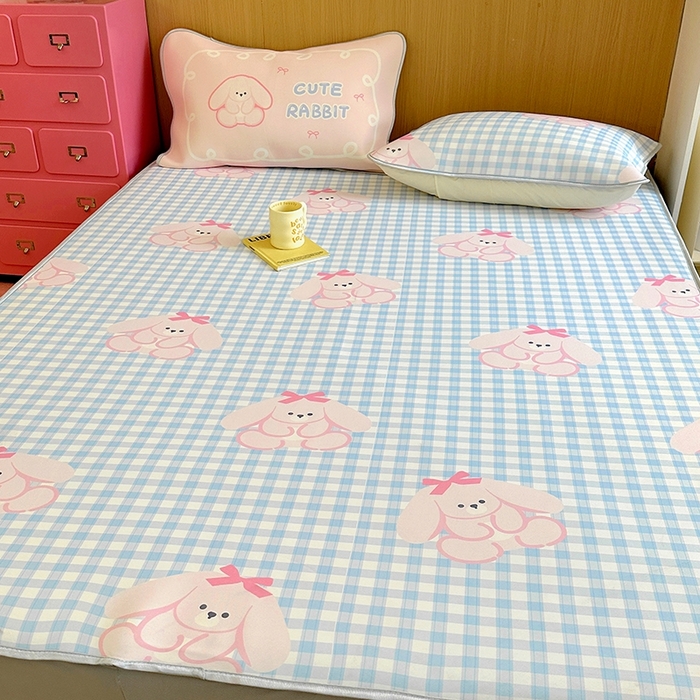 91家纺网 家纺一手货源 找家纺 葡萄家 2025年A类数码印花冰淇淋凉感冰丝凉席夏被夏凉被空调被 兰格粉兔