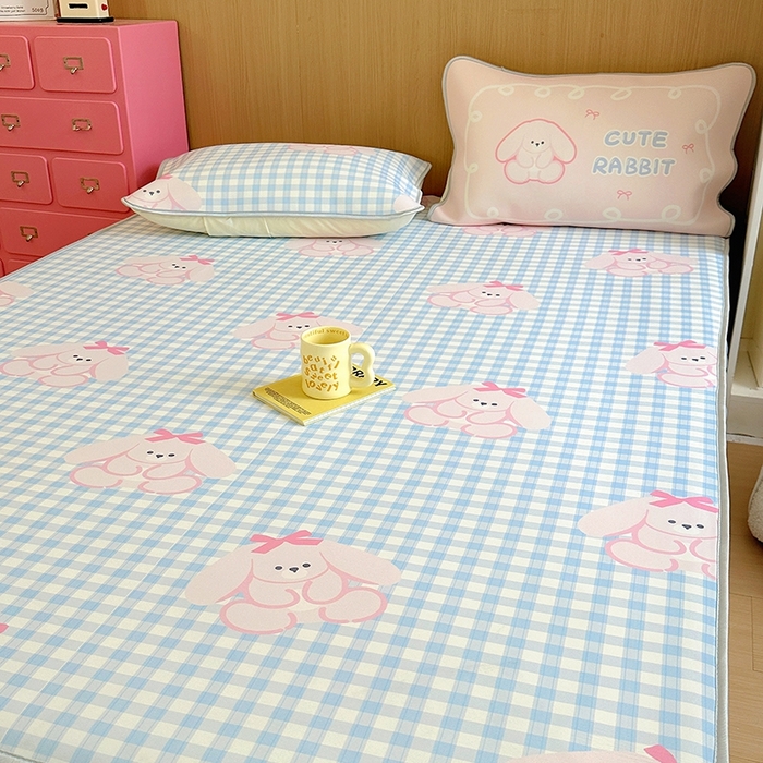 91家纺网 家纺一手货源 找家纺 葡萄家 2025年A类数码印花冰淇淋凉感冰丝凉席夏被夏凉被空调被 兰格粉兔