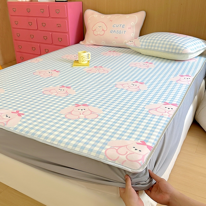 91家纺网 家纺一手货源 找家纺 葡萄家 2025年A类数码印花冰淇淋凉感冰丝凉席夏被夏凉被空调被 兰格粉兔