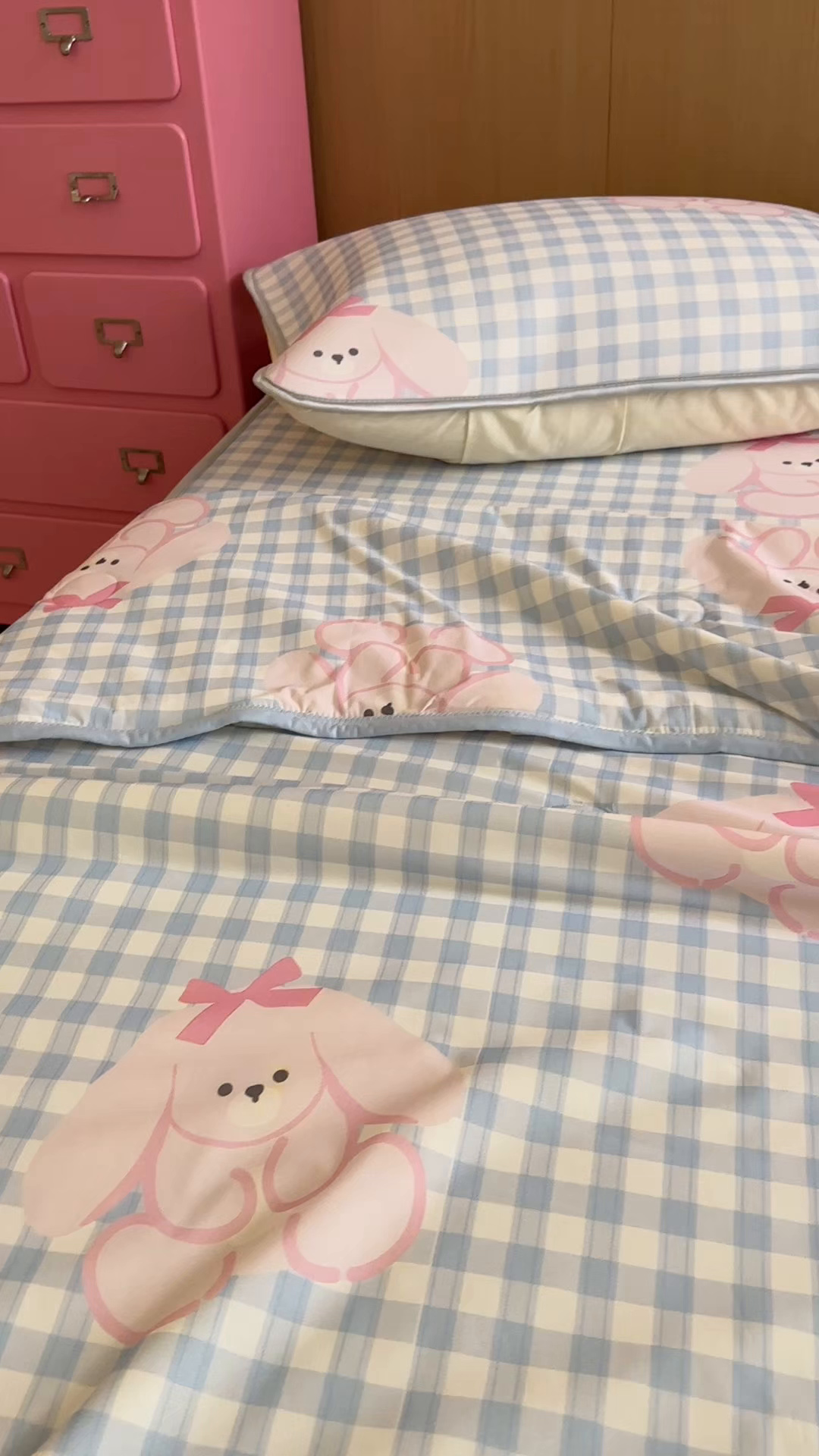 91家纺网 家纺一手货源 找家纺 葡萄家 2025年A类数码印花冰淇淋凉感冰丝凉席夏被夏凉被空调被 兰格粉兔