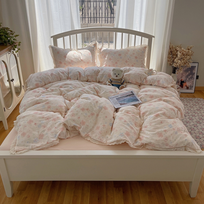 91家纺网 家纺一手货源 找家纺 繁花家居 2025新款镂空白色花边直播热款四件套 花颜