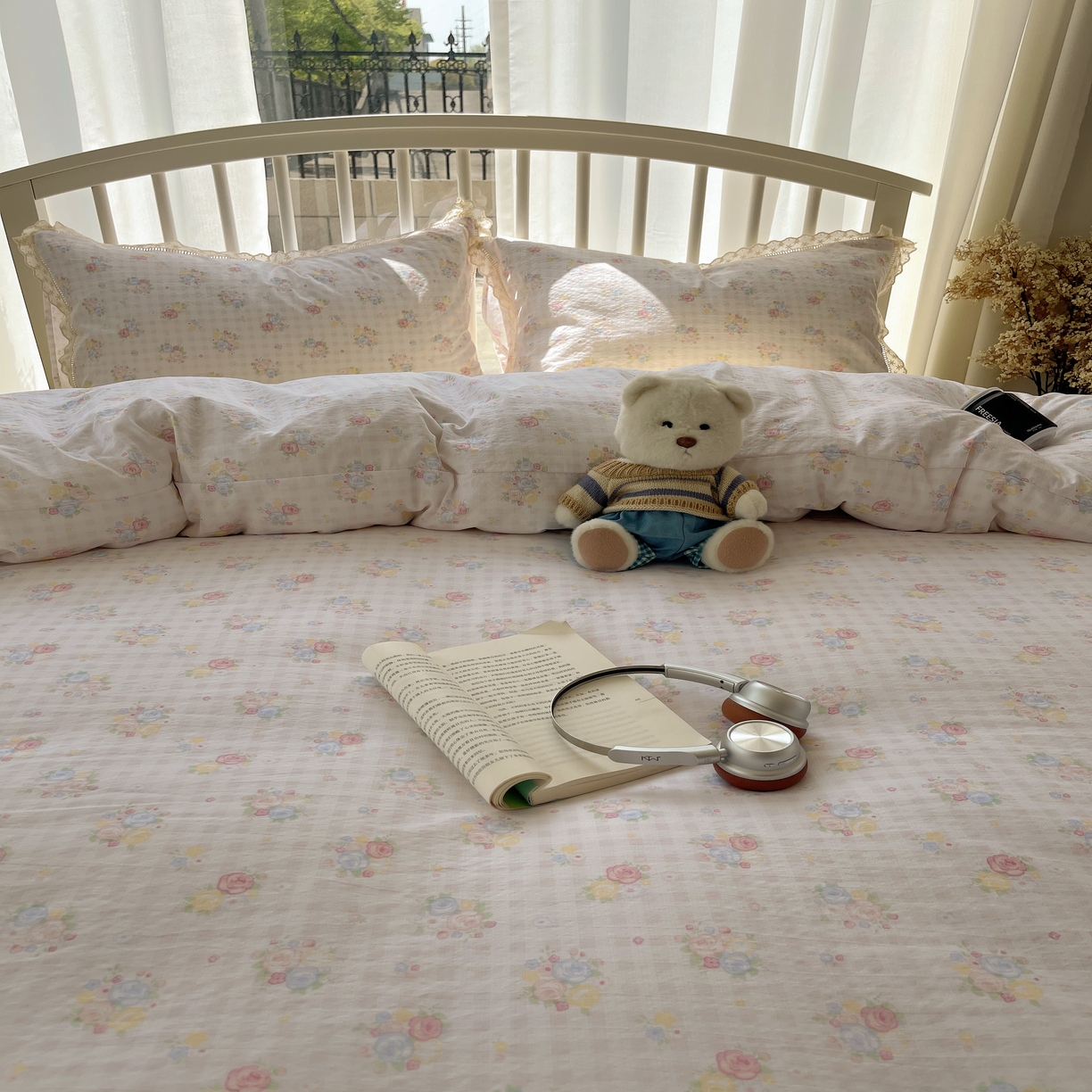 91家纺网 家纺一手货源 找家纺 繁花家居 2025新款镂空白色花边直播热款四件套 花漾甜心