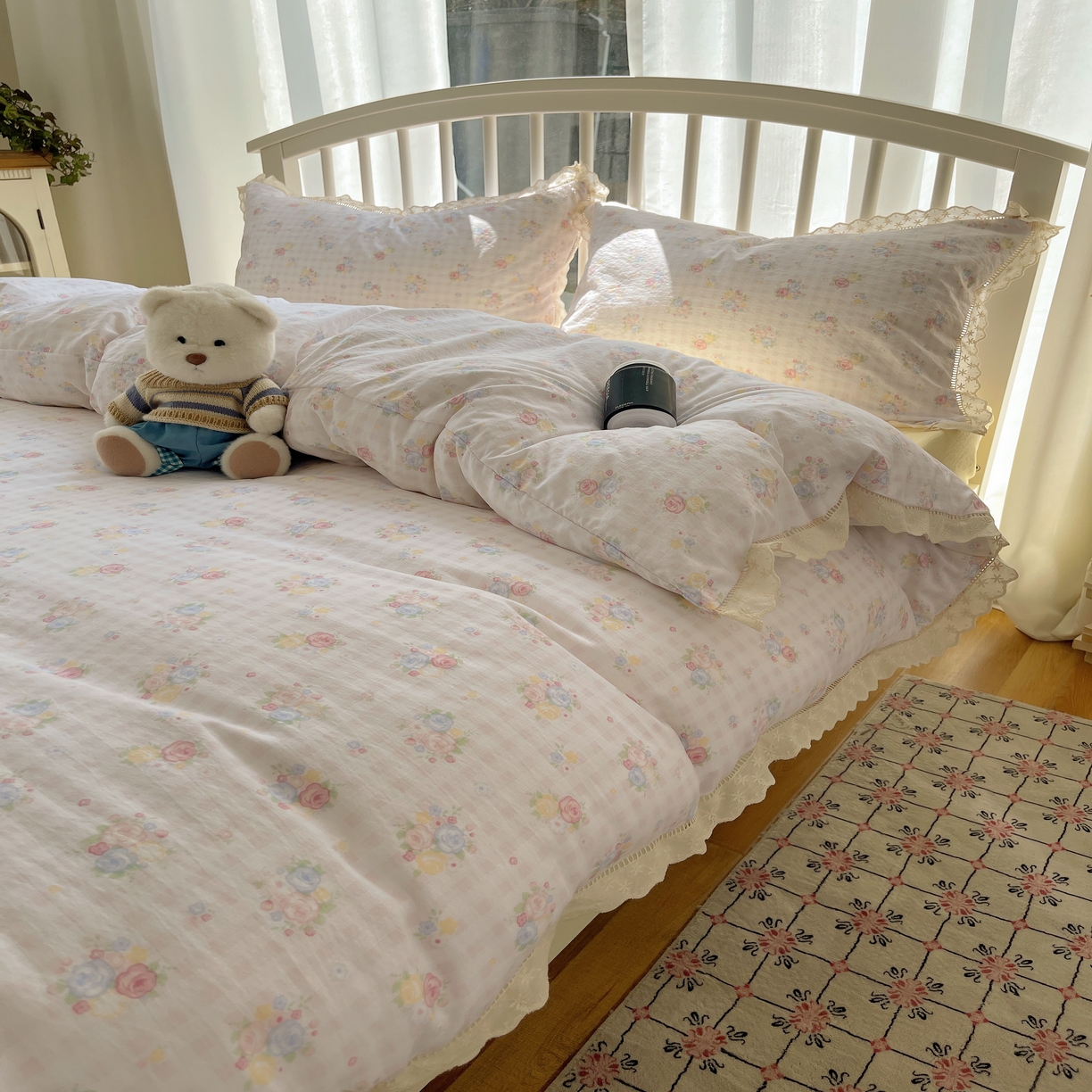 91家纺网 家纺一手货源 找家纺 繁花家居 2025新款镂空白色花边直播热款四件套 花漾甜心