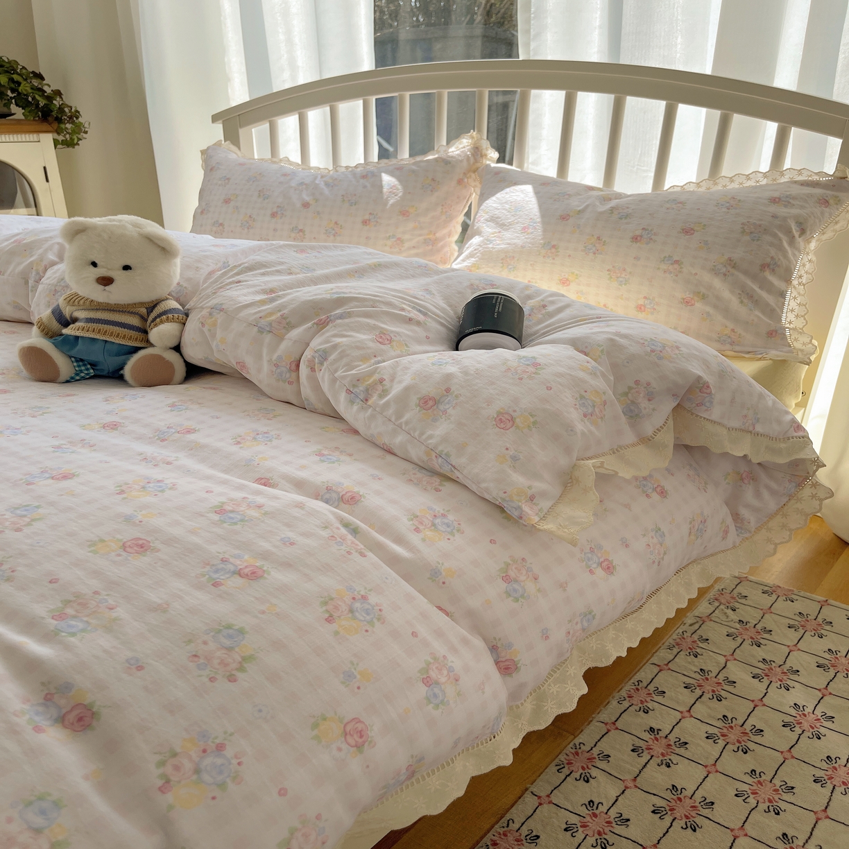 91家纺网 家纺一手货源 找家纺 繁花家居 2025新款镂空白色花边直播热款四件套 花漾甜心