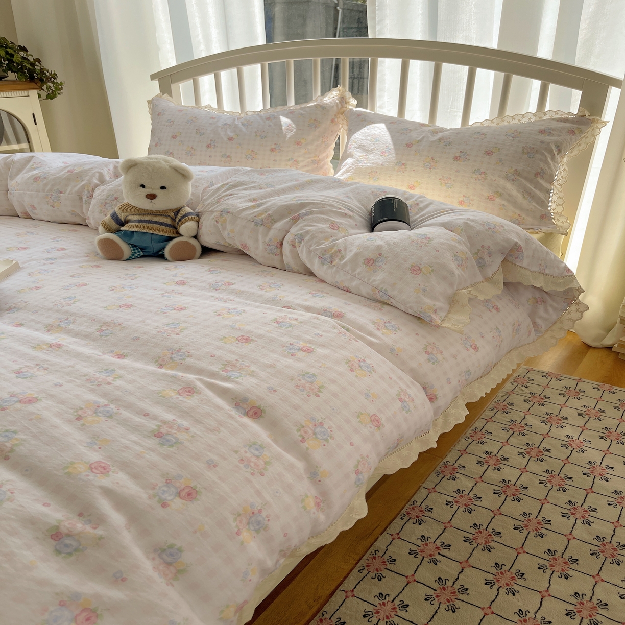 91家纺网 家纺一手货源 找家纺 繁花家居 2025新款镂空白色花边直播热款四件套 花漾甜心