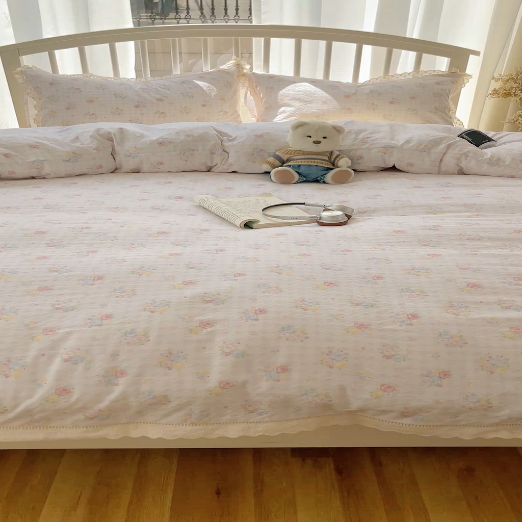 91家纺网 家纺一手货源 找家纺 繁花家居 2025新款镂空白色花边直播热款四件套 花漾甜心