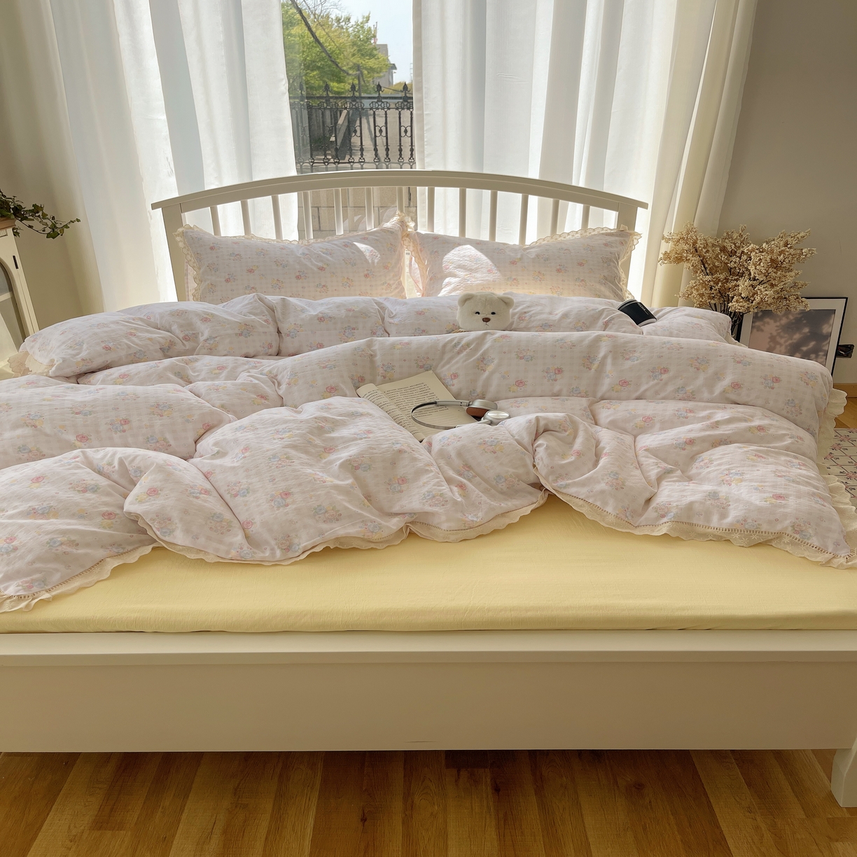 91家纺网 家纺一手货源 找家纺 繁花家居 2025新款镂空白色花边直播热款四件套 花漾甜心