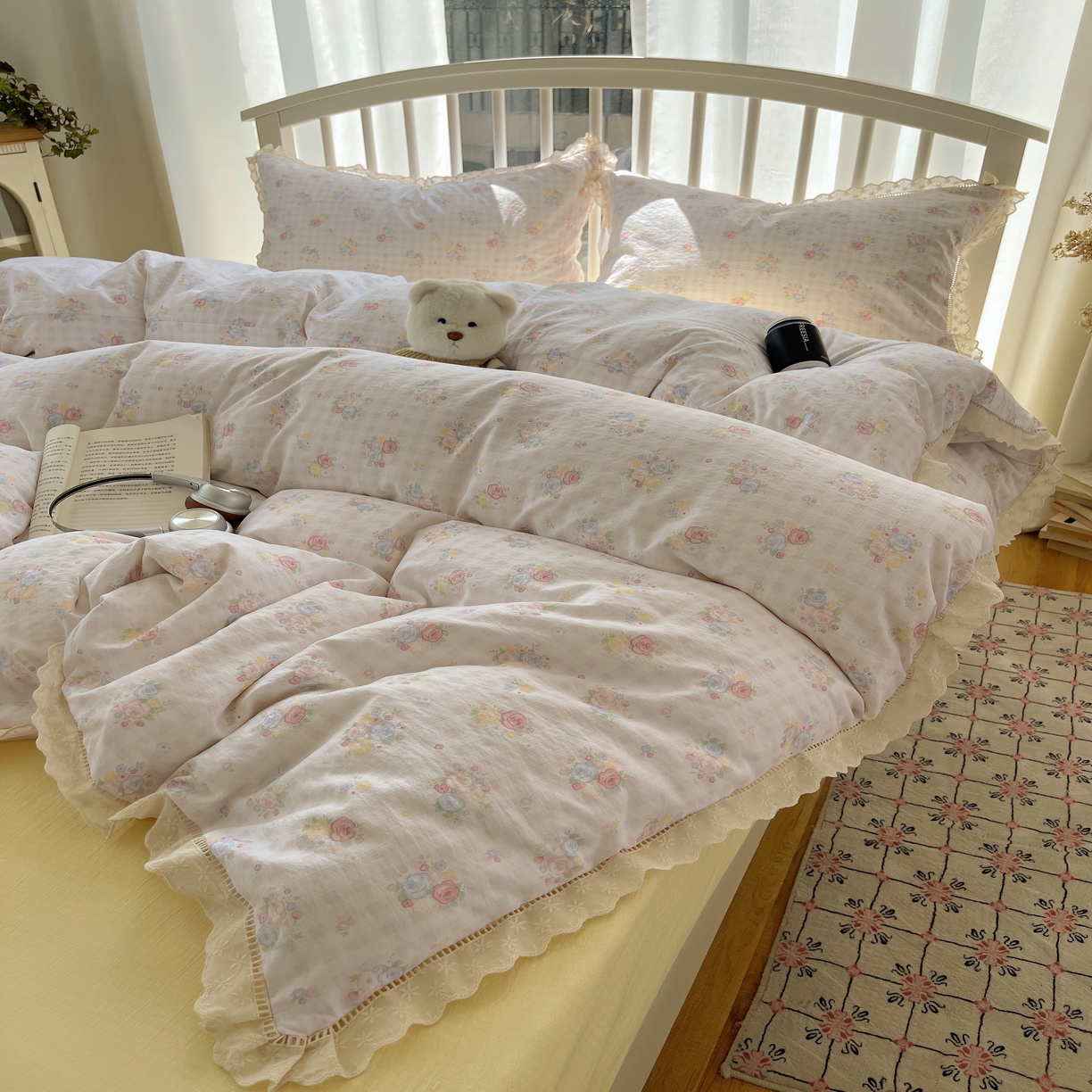 91家纺网 家纺一手货源 找家纺 繁花家居 2025新款镂空白色花边直播热款四件套 花漾甜心