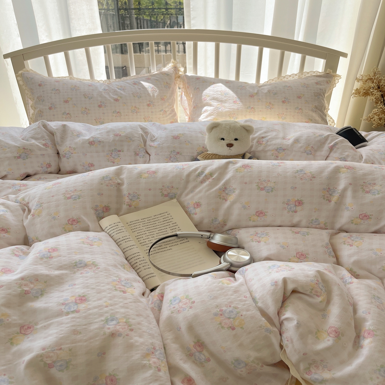 91家纺网 家纺一手货源 找家纺 繁花家居 2025新款镂空白色花边直播热款四件套 花漾甜心