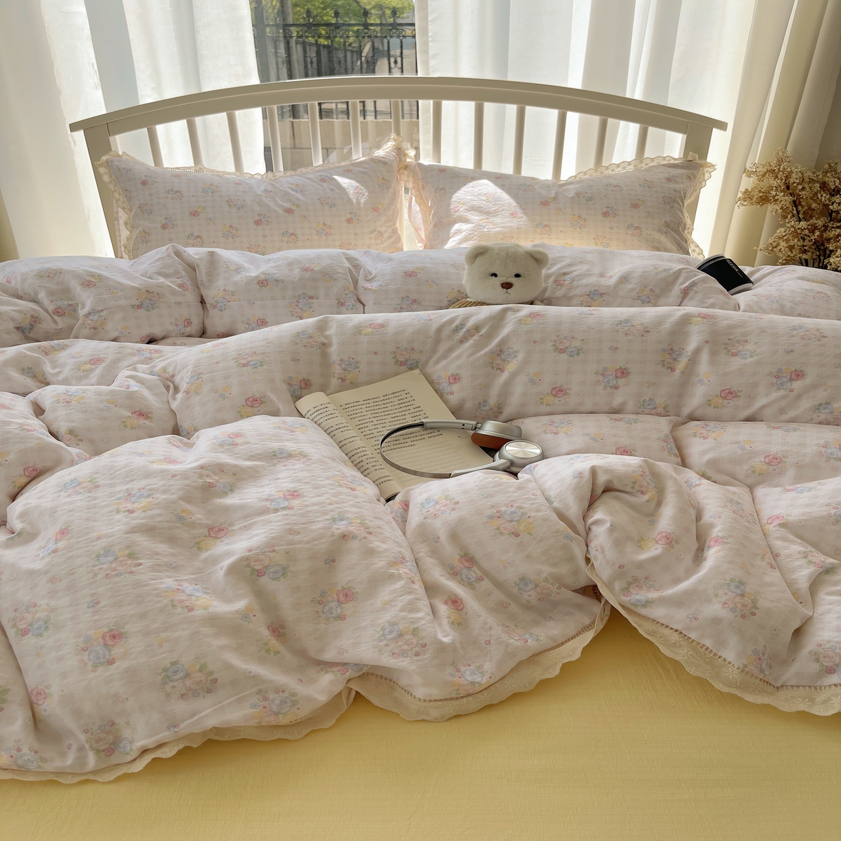 91家纺网 家纺一手货源 找家纺 繁花家居 2025新款镂空白色花边直播热款四件套 花漾甜心