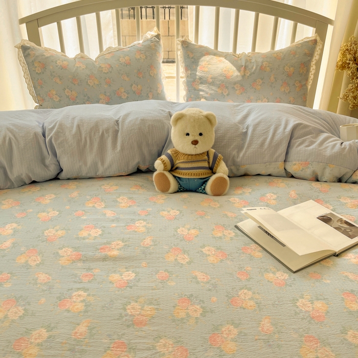 91家纺网 家纺一手货源 找家纺 繁花家居 2025新款镂空白色花边直播热款四件套 寂色浮香