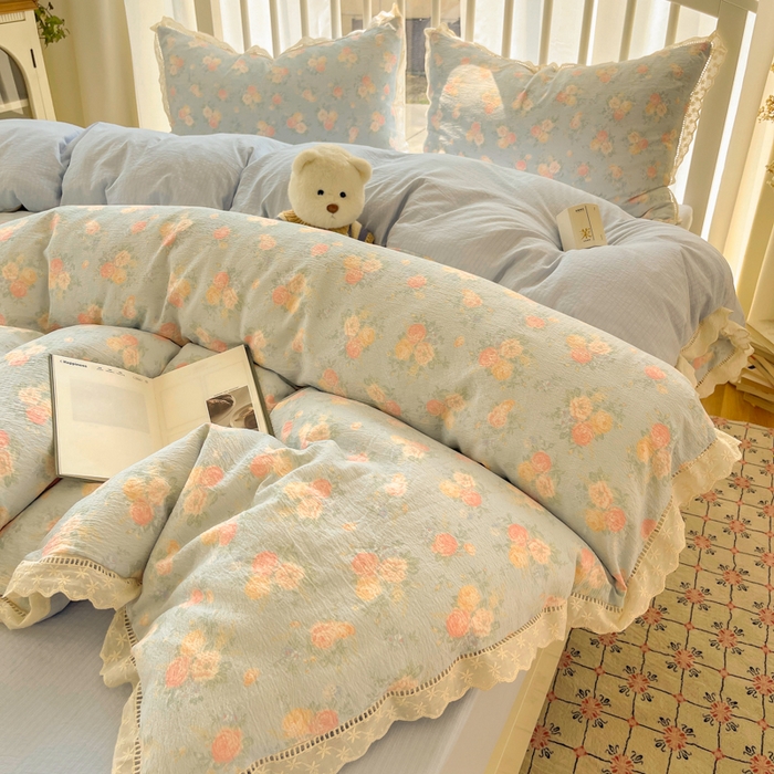 91家纺网 家纺一手货源 找家纺 繁花家居 2025新款镂空白色花边直播热款四件套 寂色浮香