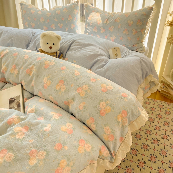 91家纺网 家纺一手货源 找家纺 繁花家居 2025新款镂空白色花边直播热款四件套 寂色浮香