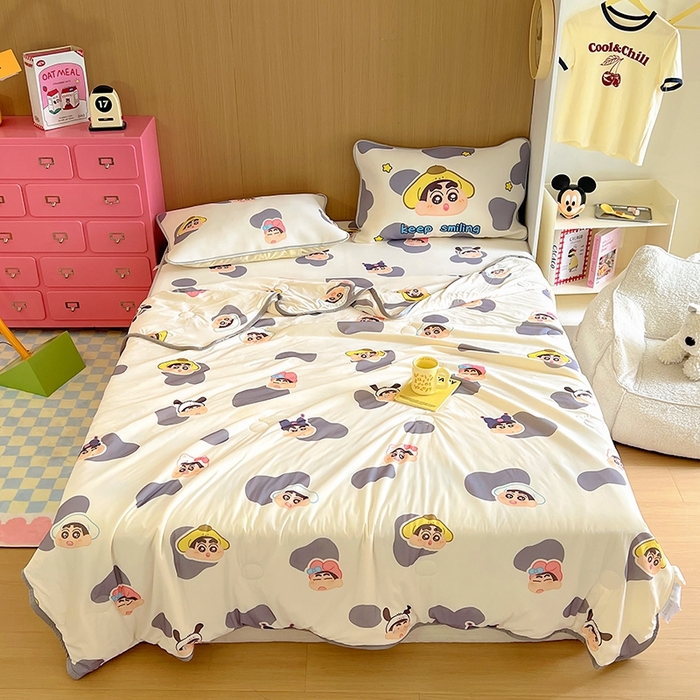 91家纺网 家纺一手货源 找家纺 葡萄家 2025年A类数码印花冰淇淋凉感冰丝凉席夏被夏凉被空调被 奶牛纹小新