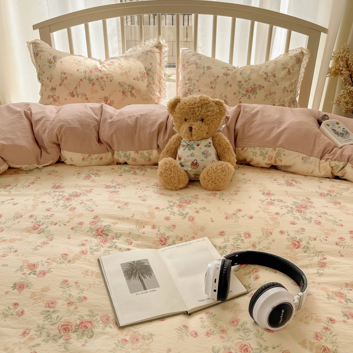 91家纺网 家纺一手货源 找家纺 繁花家居 2025新款镂空白色花边直播热款四件套 兰亭序曲