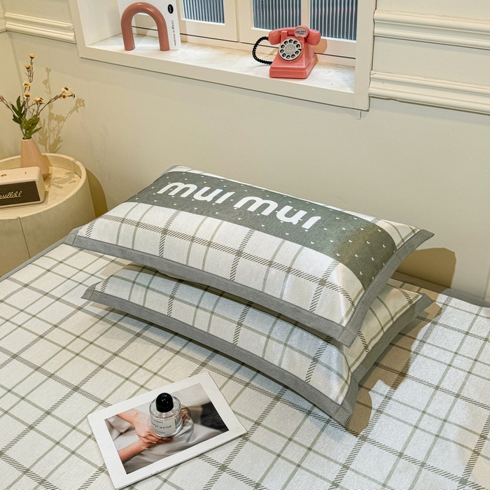 91家纺网 家纺一手货源 找家纺 LIFE.丽芙 2025春夏季新品数码印花冰藤凉席平铺冰丝凉席印花小清新绑带款三件套（风格一） 玛丽格