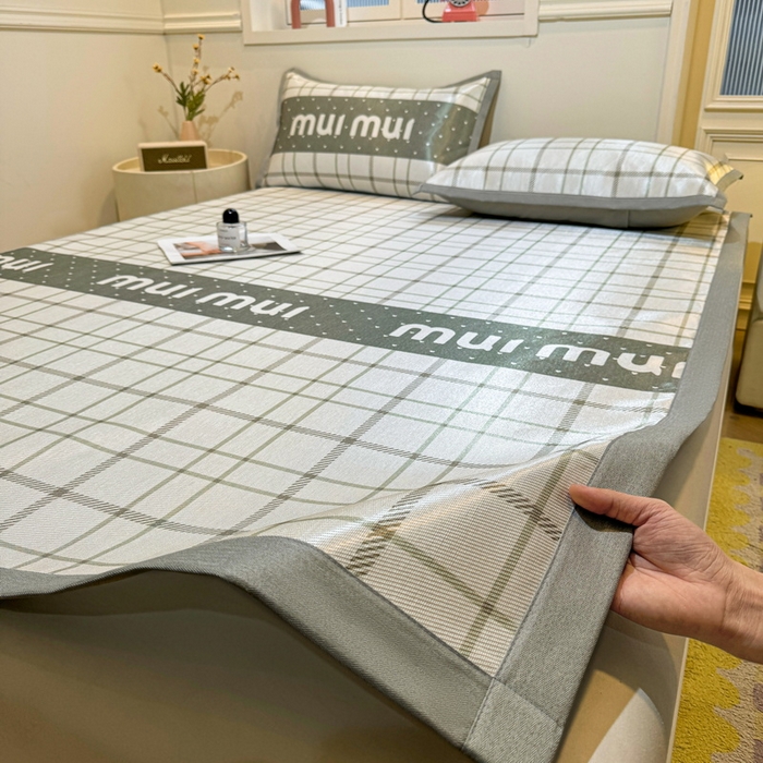 91家纺网 家纺一手货源 找家纺 LIFE.丽芙 2025春夏季新品数码印花冰藤凉席平铺冰丝凉席印花小清新绑带款三件套（风格一） 玛丽格