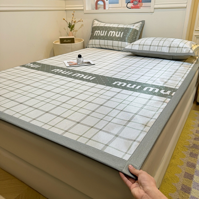 91家纺网 家纺一手货源 找家纺 LIFE.丽芙 2025春夏季新品数码印花冰藤凉席平铺冰丝凉席印花小清新绑带款三件套（风格一） 玛丽格