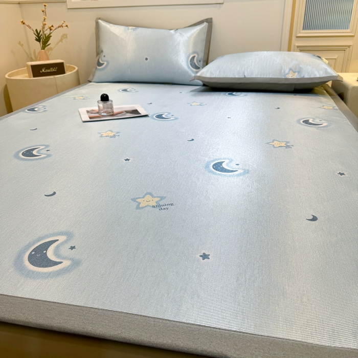 91家纺网 家纺一手货源 找家纺 LIFE.丽芙 2025春夏季新品数码印花冰藤凉席平铺冰丝凉席印花小清新绑带款三件套（风格一） 星辰