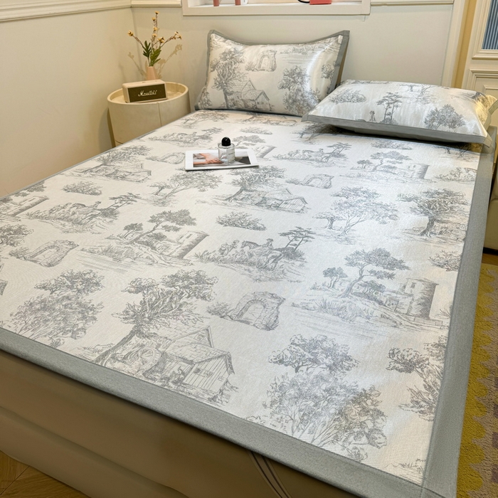 91家纺网 家纺一手货源 找家纺 LIFE.丽芙 2025春夏季新品数码印花冰藤凉席平铺冰丝凉席印花小清新绑带款三件套（风格一） 秘密庄园