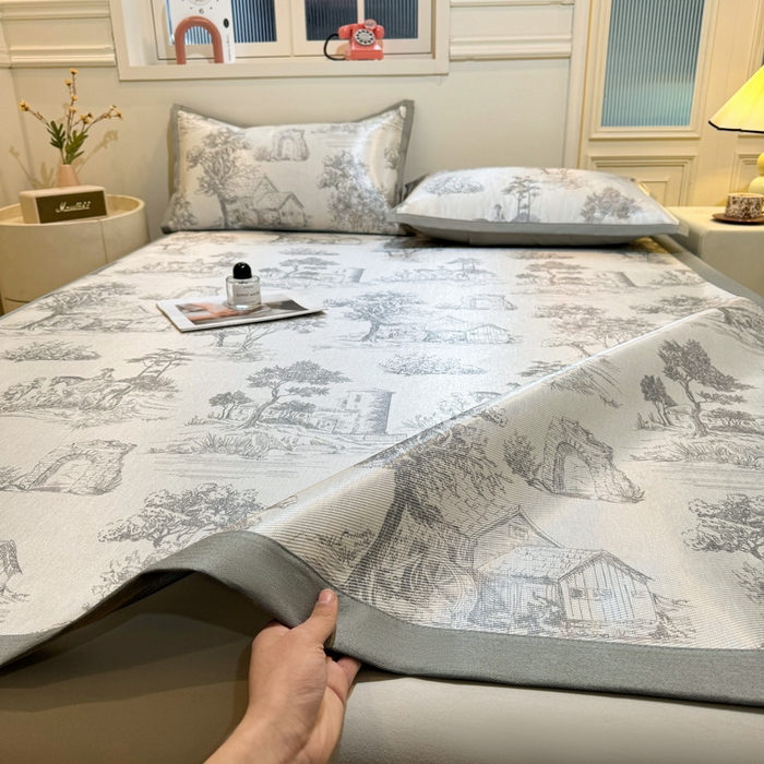 91家纺网 家纺一手货源 找家纺 LIFE.丽芙 2025春夏季新品数码印花冰藤凉席平铺冰丝凉席印花小清新绑带款三件套（风格一） 秘密庄园