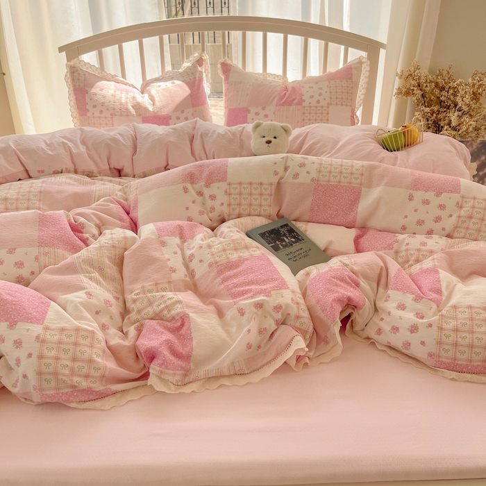 91家纺网 家纺一手货源 找家纺 繁花家居 2025新款镂空白色花边直播热款四件套 糖心花园