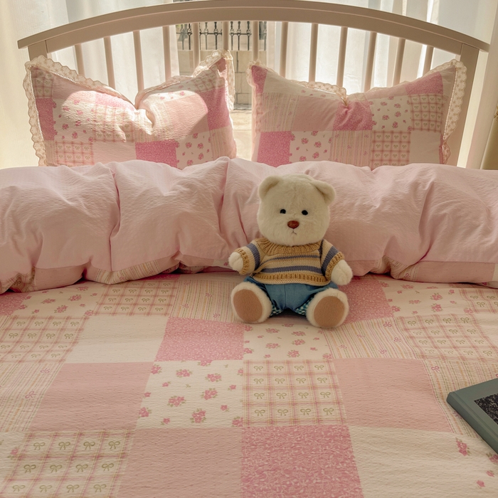 91家纺网 家纺一手货源 找家纺 繁花家居 2025新款镂空白色花边直播热款四件套 糖心花园