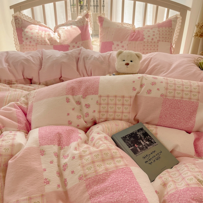 91家纺网 家纺一手货源 找家纺 繁花家居 2025新款镂空白色花边直播热款四件套 糖心花园